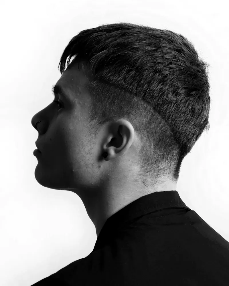 Muška fade frizura, profil